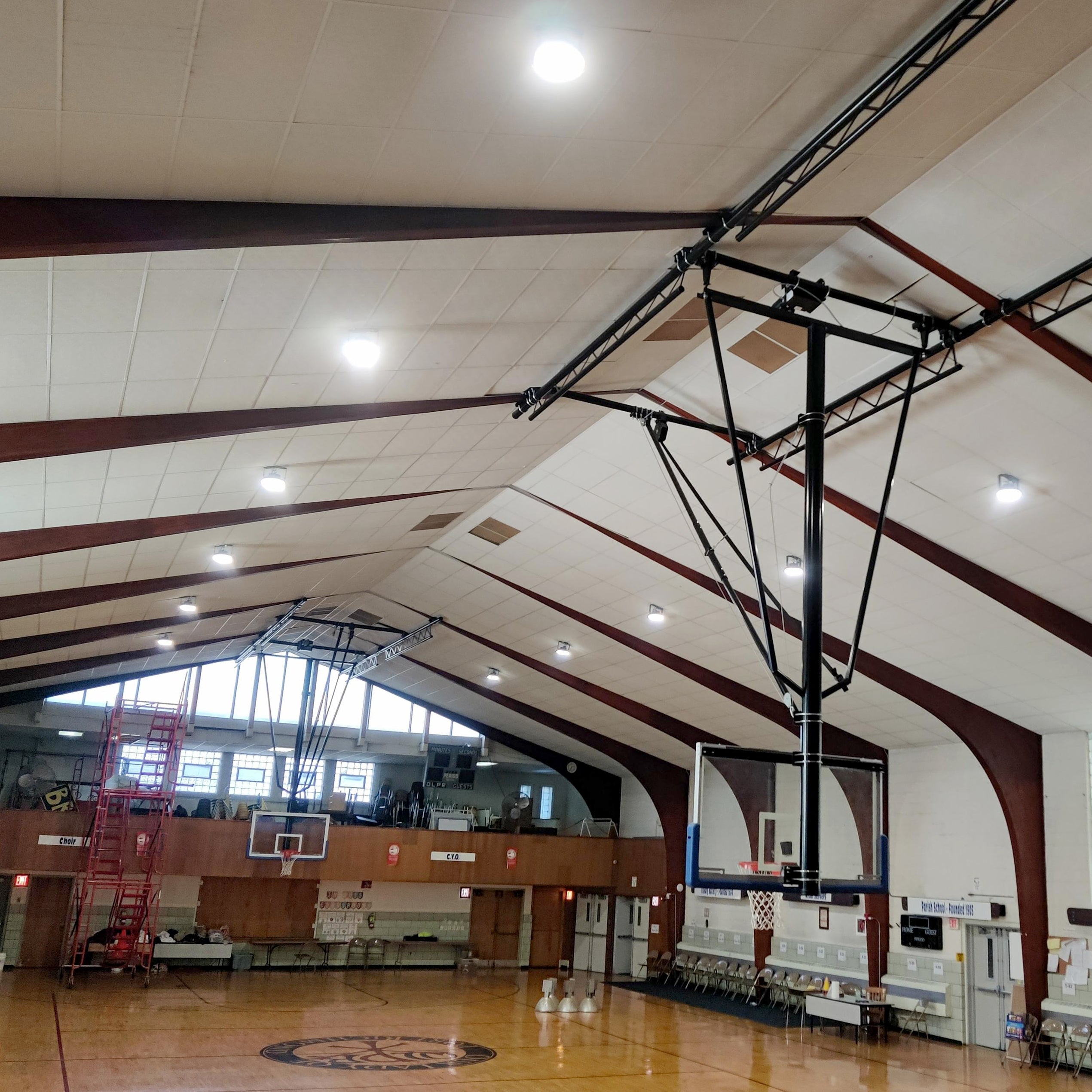 UFO LED Low Bay 2 CCT 100W 80W 60W lighting brightens a gymnasium with energy-efficient ceiling fixtures.