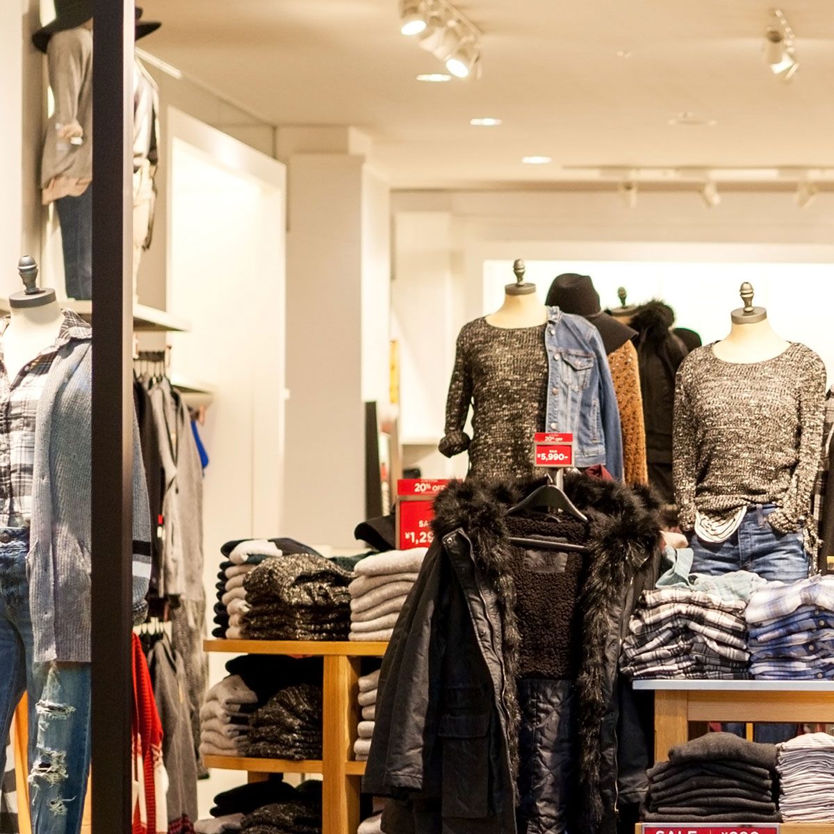 Indoor retail store lit by 20W Dimmable LED Track Light showcasing clothing displays and mannequins